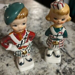 Vintage ceramic Scottish bagpiper & Highland dancer salt & pepper shakers